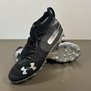 ⚾️ Under Armour Men's Black and Silver Baseball Cleats